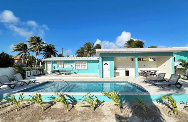 Kai Baby Waterfront Cottage Private Pool Cabana Kayaks Paddleboards & Bikes!