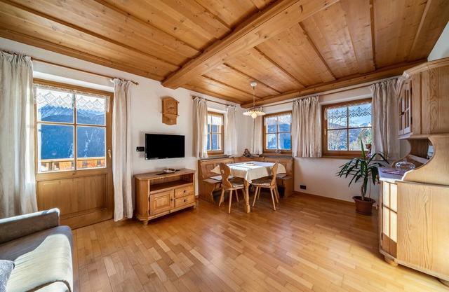 Kalchgruberhof Ferienwohnung Enzian mit Seeblick, privatem Balkon, Terrasse und WLAN