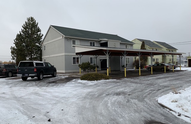 Kalispell planta baja 2 dormitorios amueblado C3 Condo