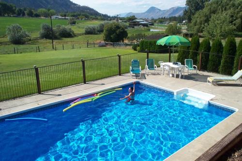 Kamloops Log Home Bed and Breakfast