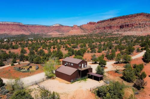 Kanab Barn Loft House on 40 acres Pet Friendly