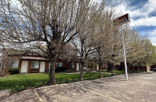 Bob's Station & Motel