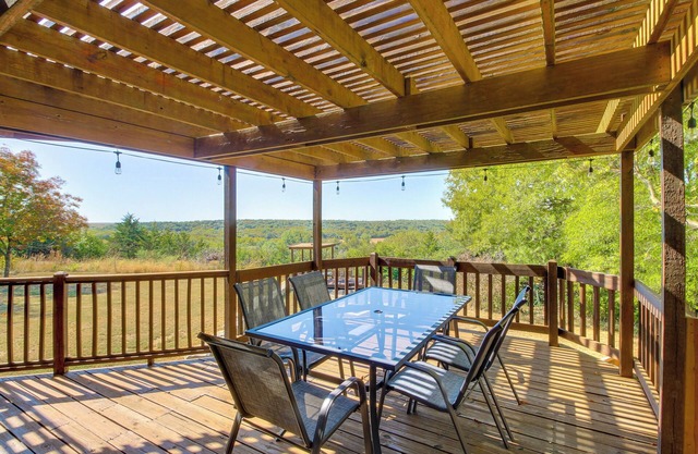 Kansas Gem w/ Fire Pit & Views: 10 Mi to Dtwn!