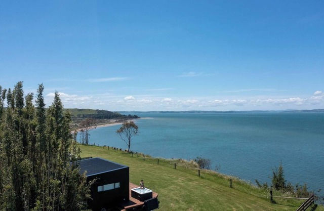 Kapia Lodge - Luxury waterfront