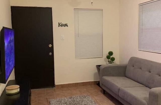 Karakter Inmuebles, Departamento Música