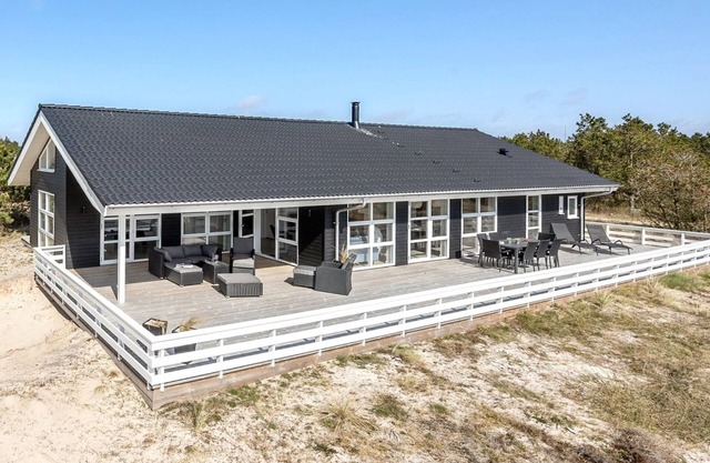 "Karen" - 900m from the sea by Interhome
