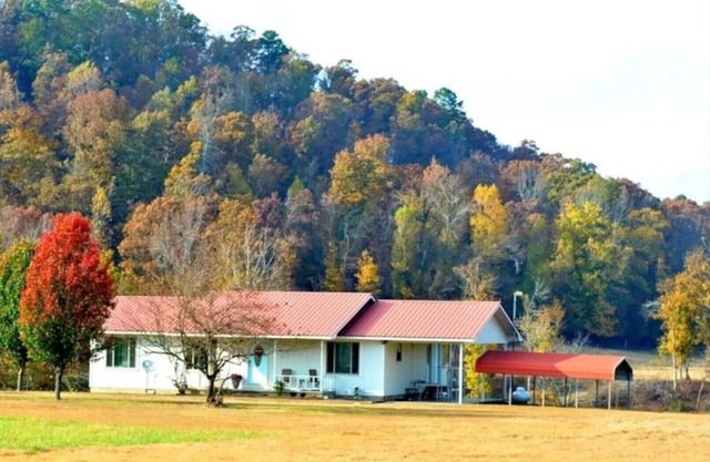 Karens Landhaus in Kates Creek, LLC