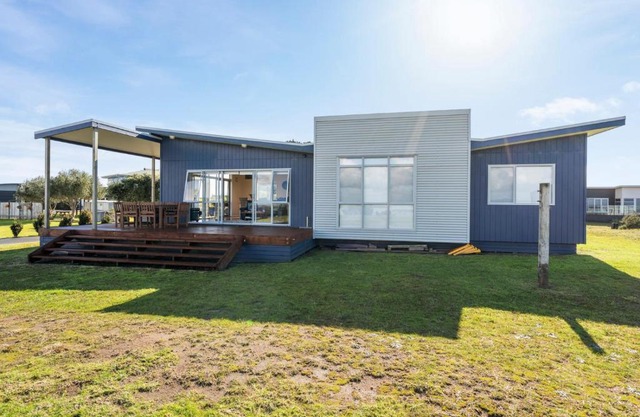 Karikari Beach House - Rangiputa Holiday Home