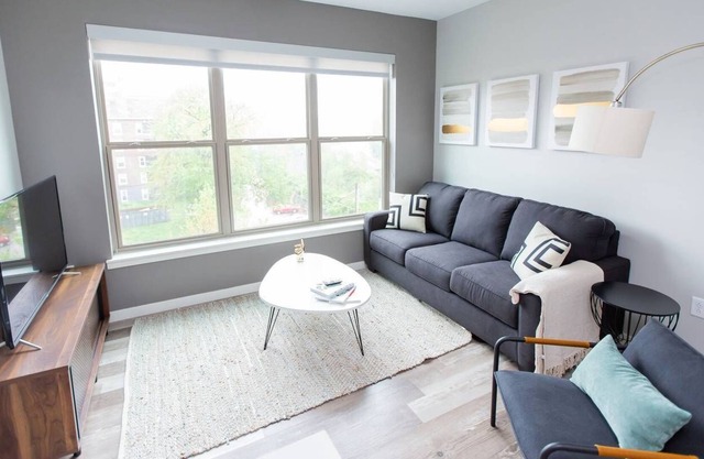 Kasa | St. Louis | Designer 2BD/2BA Forest Park Apartment