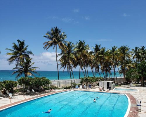 KASA Ocean Breeze BEACHFRONT CONDO POOL
