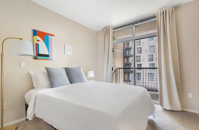 Kasa | Bellevue | Spacious 2BD/2BA Apartment