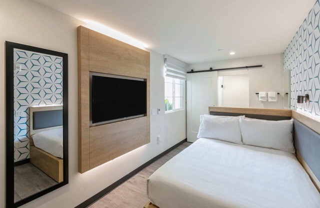 Kasa The Niche | Cozy Micro-pod with Full Bed