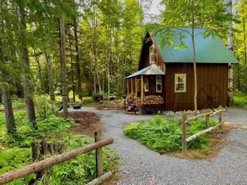 Kataluma Inn, Sandpoint, Idaho - Entire Cozy Cabin, Pet Friendly