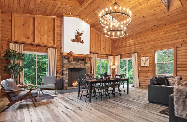 Katskill Mountain Lodge- Hot Tub, Game Room & Theater
