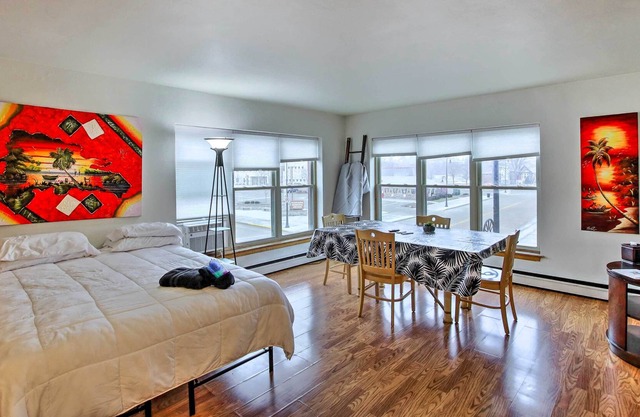 Kaukauna Vacation Rental Apt Near Lambeau!