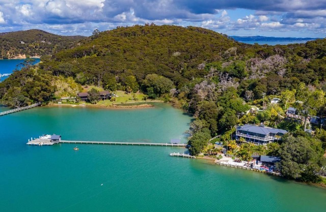 Kawau Lodge - Kotuku Master Suite plus 6 bedrooms