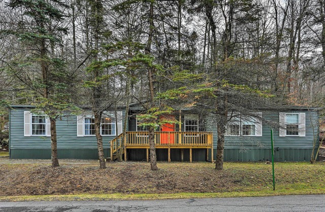 Kayaks, Electric Bicycles: Greentown Hideaway!