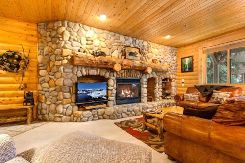KBM Resorts Black Bear Lodge Walk to Deer Valley Slopes Pri Hot Tub 2BD3BA BBL-251