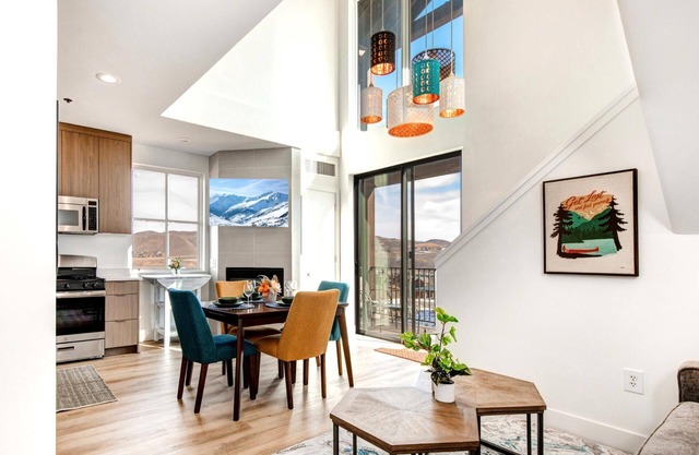 KBM Resorts | The Mason | Near Deer Valley East Access, Gondola, Pool, Hot tubs, Gym, Jordanelle Views! MAS-2004