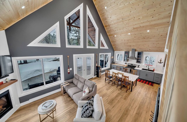 Kellys On The River Mansfield Quebec - 3 bedrooms with kayaks.