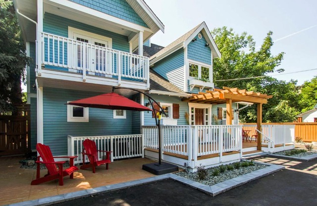 Kelowna Bed & Breakfast - CHATHAM HOUSE