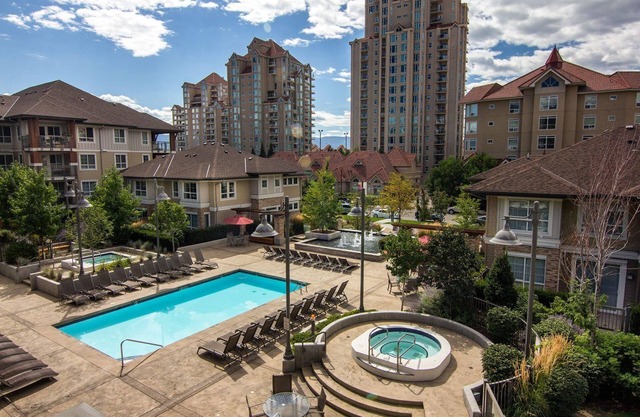 3 bed&2 bath newly renovated Lakeside resort condo