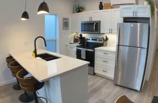 Kelowna Retreat - Close to Wineries, Lakes, Airport and UBCO