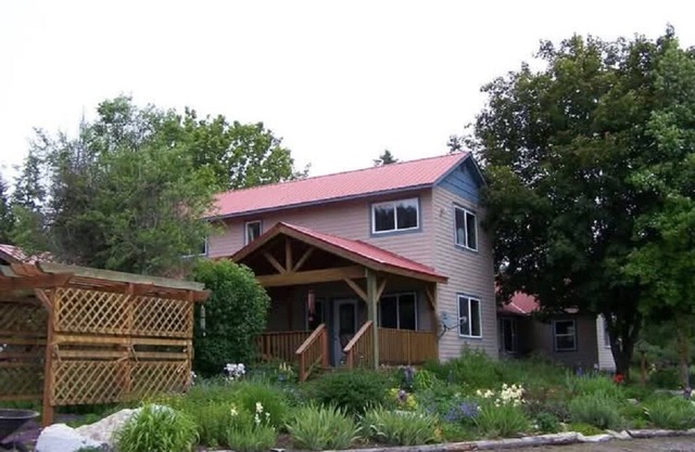 Kelso Lake Farm House – Close to Silverwood!