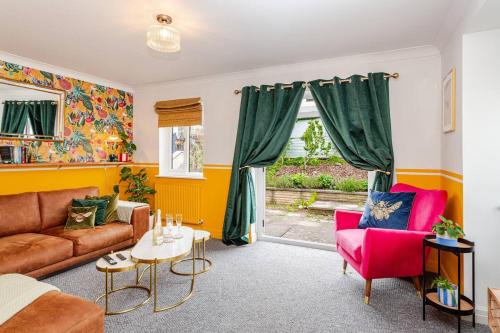 Kendal Explorers 3BR House with Free Parking and EV