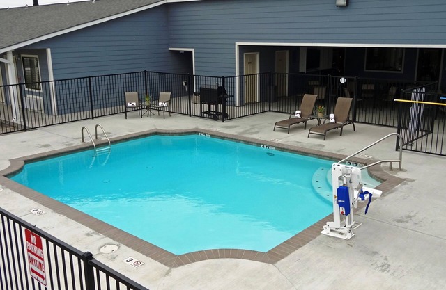 Kenedy Inn & Suites