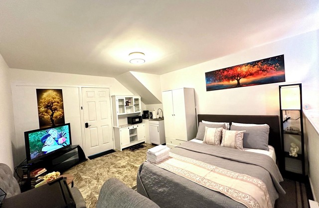 Kenneths Cozy Retreat - Saint John NB - 1BR - Wi-Fi - 4mins to Regional Hospital