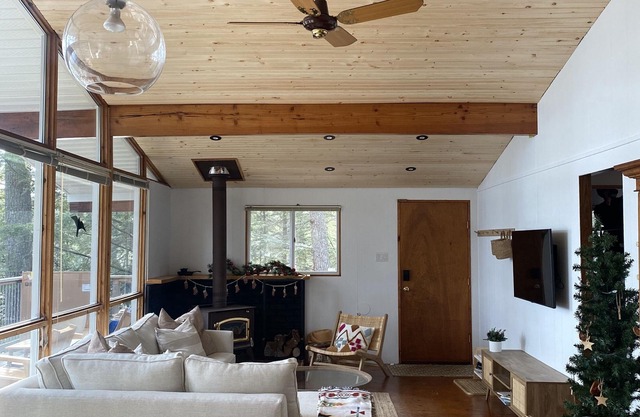 Kennisis Lake Hideaway