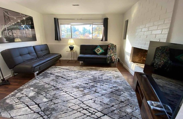 Kent - Entire Lower Floor - No Pets, Severe Allergies!