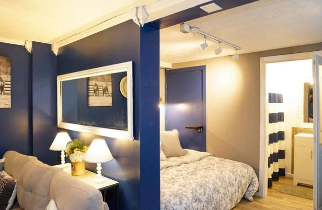 Sunflower Suite at Nicura Ranch Horse Stables…Private suite, sleeps 2-4