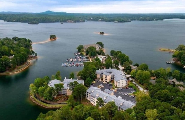Keowee Key Condo - Brand New on Rental Market - Tall Ship Dr. - Clipper Building