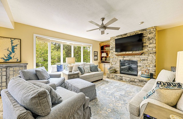 Keowee Key Condo w/ Lake Access!
