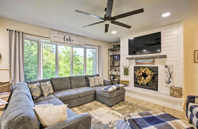 Keowee Keys Condo with Resort Amenities Access!