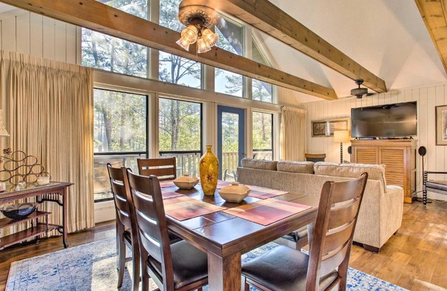 Keowee Keys Home with Mountains View and Lake Access!