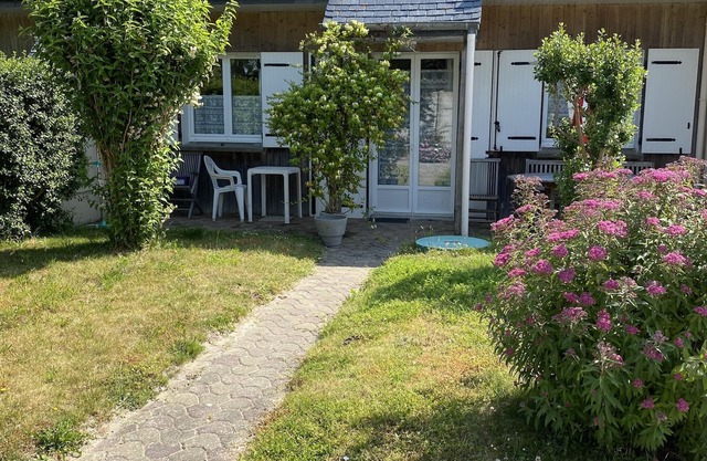 Gîte-Ker Gaston-Gartenblick-Familie-Nasszelle