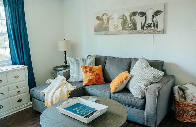 Kerrytown Cottage Serentity and a Peaceful Stay With This Stunning Farm Cottage!