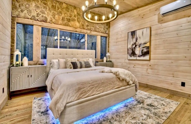 Keturah's Creek - Luxury Couples Tiny Cabin - 8 acres