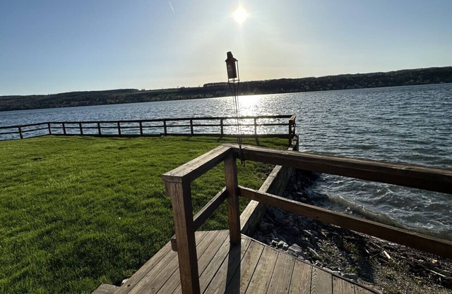 Keuka Lake East Side Cottage with walk in beach