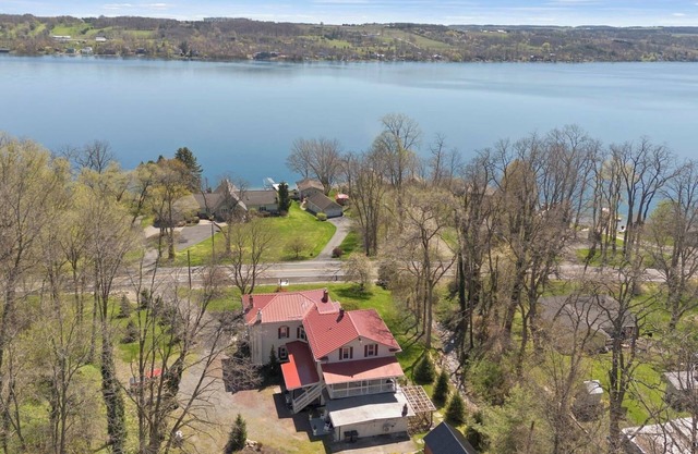 Keuka Lake | Lake Access | 16 Guests | Kayaks