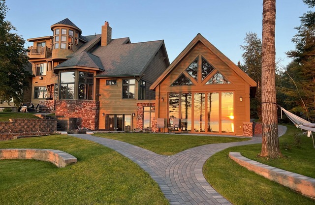 Keweenaw Castle Guest Wing: Lake Superior Luxury Sauna/Hot Tub/Massages...