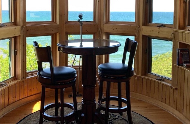 The Turret Suite: Das Keweenaw Castle Resort am Ufer des Lake Superior