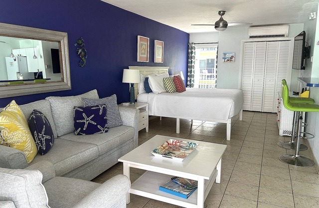 Wunderschöne Wohnung in KCB Ocean Front Complex, Privatstrand - 2 Nächte Minimum