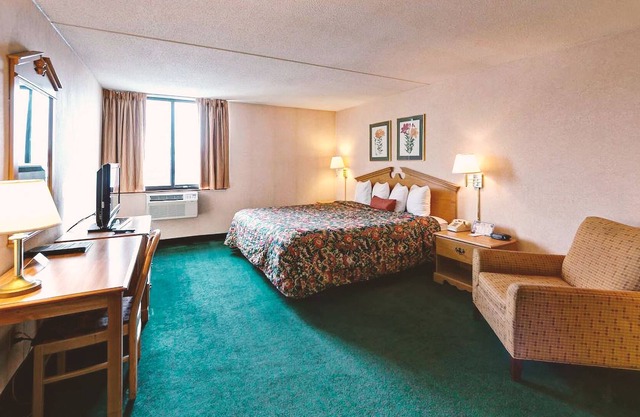 Key Inn Roseville - 1 King Bed Non-Smoking
