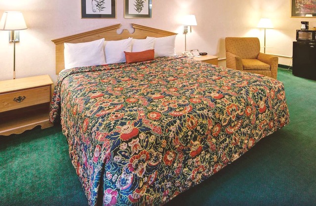 Key Inn Roseville - 1 Queen Bed Smoking