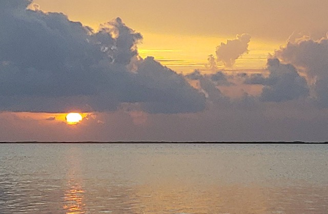 Wunderschöne balinesisch inspirierte 3 Schlafzimmer, 2 Badezimmer an der offenen Bucht.
