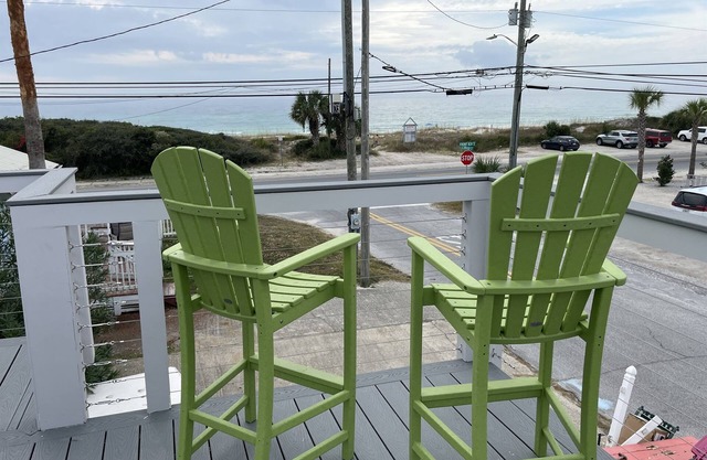 Key Lime Cottage - 1930's 2 bed 2 bath beach cottage - Steps from the Sand